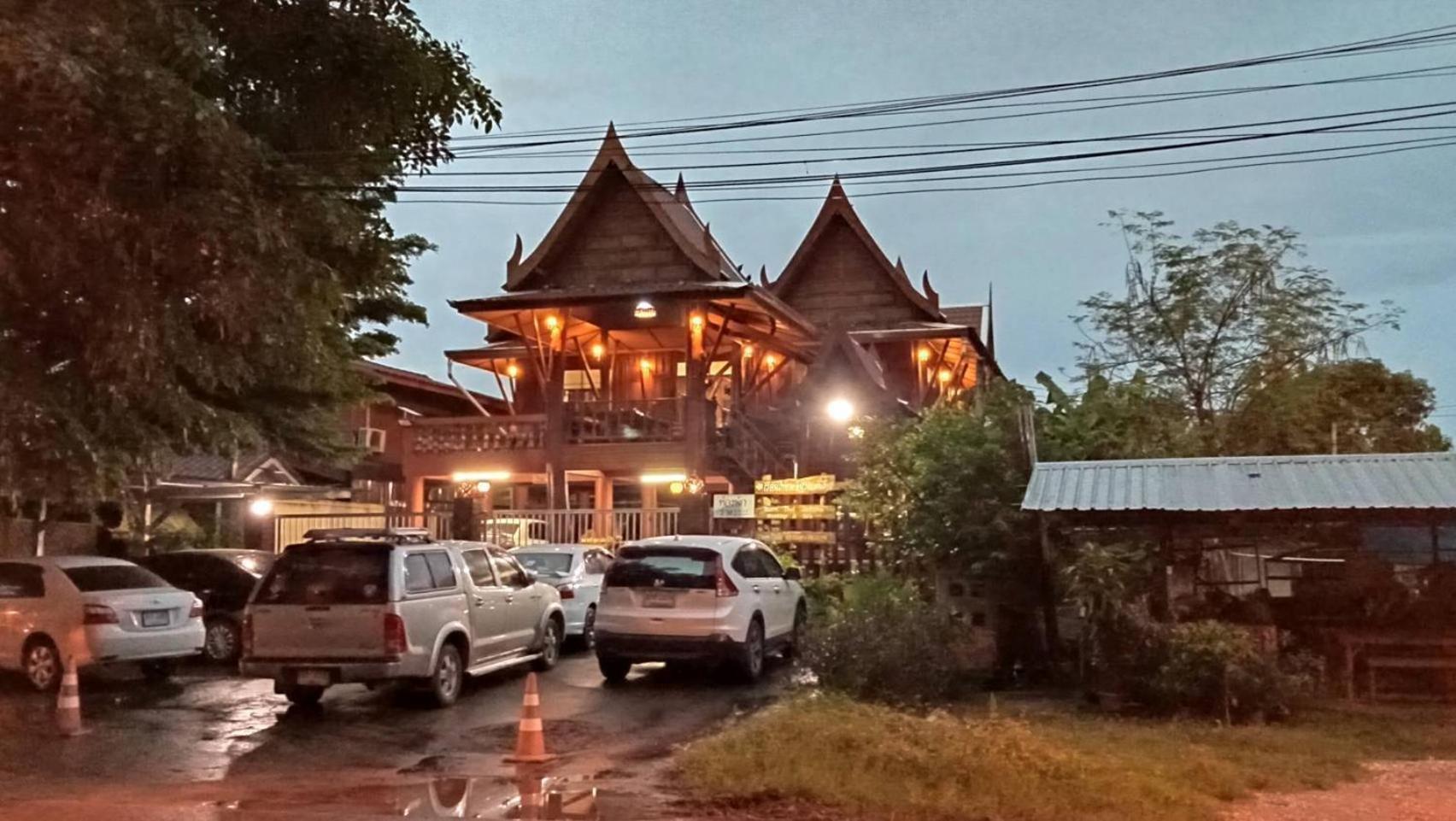 บ้านเรือนไทยมะลิเมืองเก่า 素可泰 外观 照片